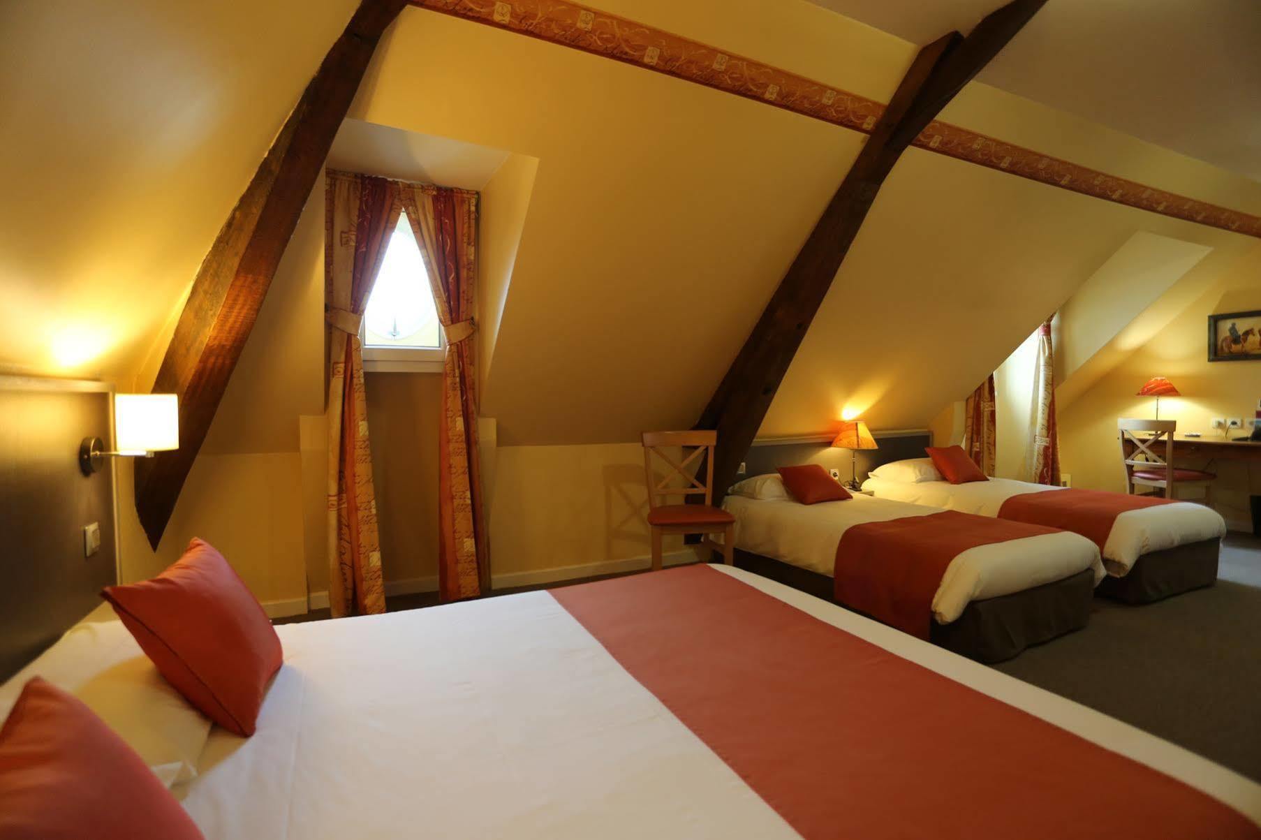 Hotel Henri IV Coutras Kültér fotó