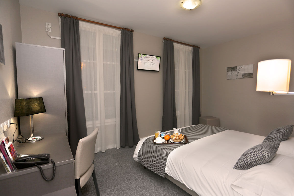 Hotel Henri IV Coutras Kültér fotó