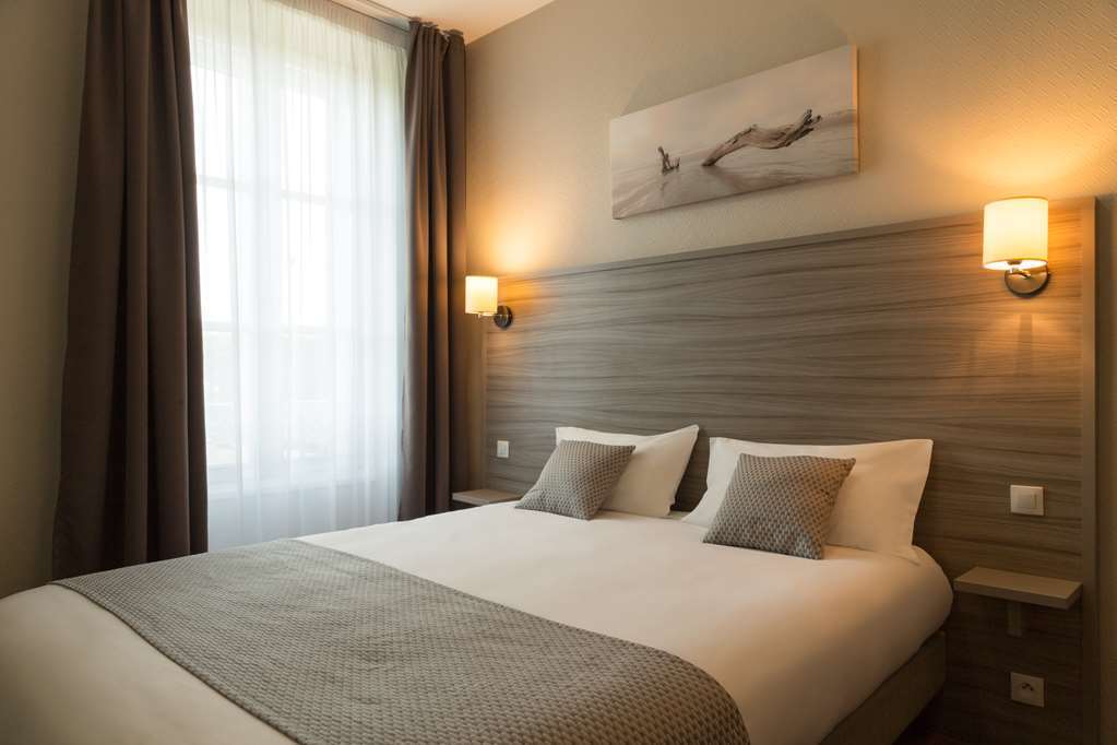 Hotel Henri IV Coutras Szoba fotó