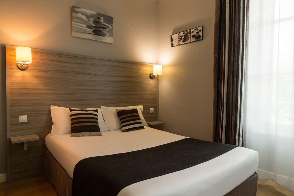 Hotel Henri IV Coutras Szoba fotó